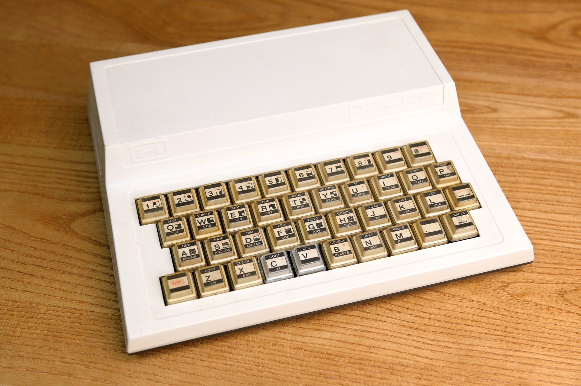 VLOG EP11 – 40年前我国仿制的世界上最便宜的电脑里有什么秘密？翻修PZ-80背后的故事