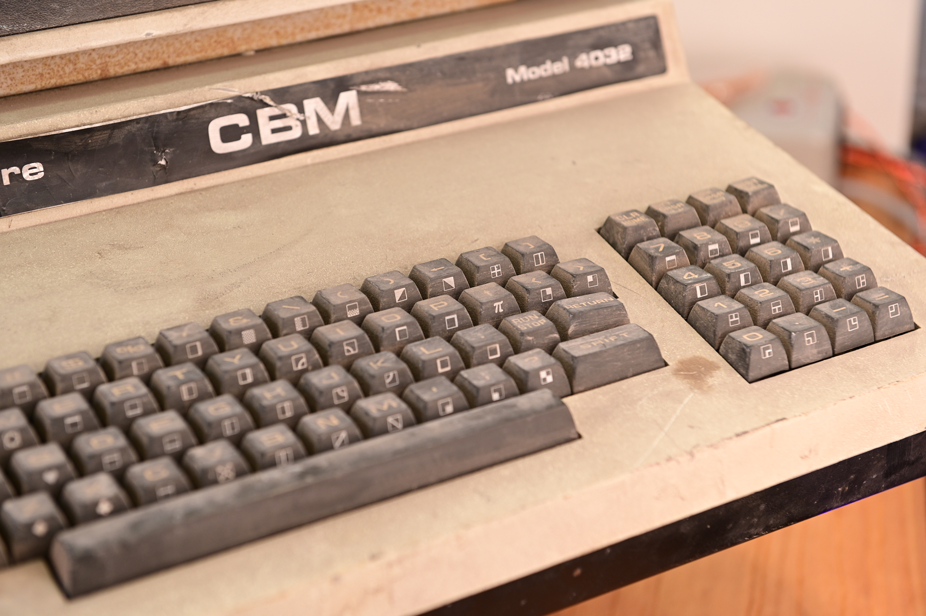 VLog EP05 – 40年前的Commodore PET古董电脑能修好了打游戏吗？（上集）