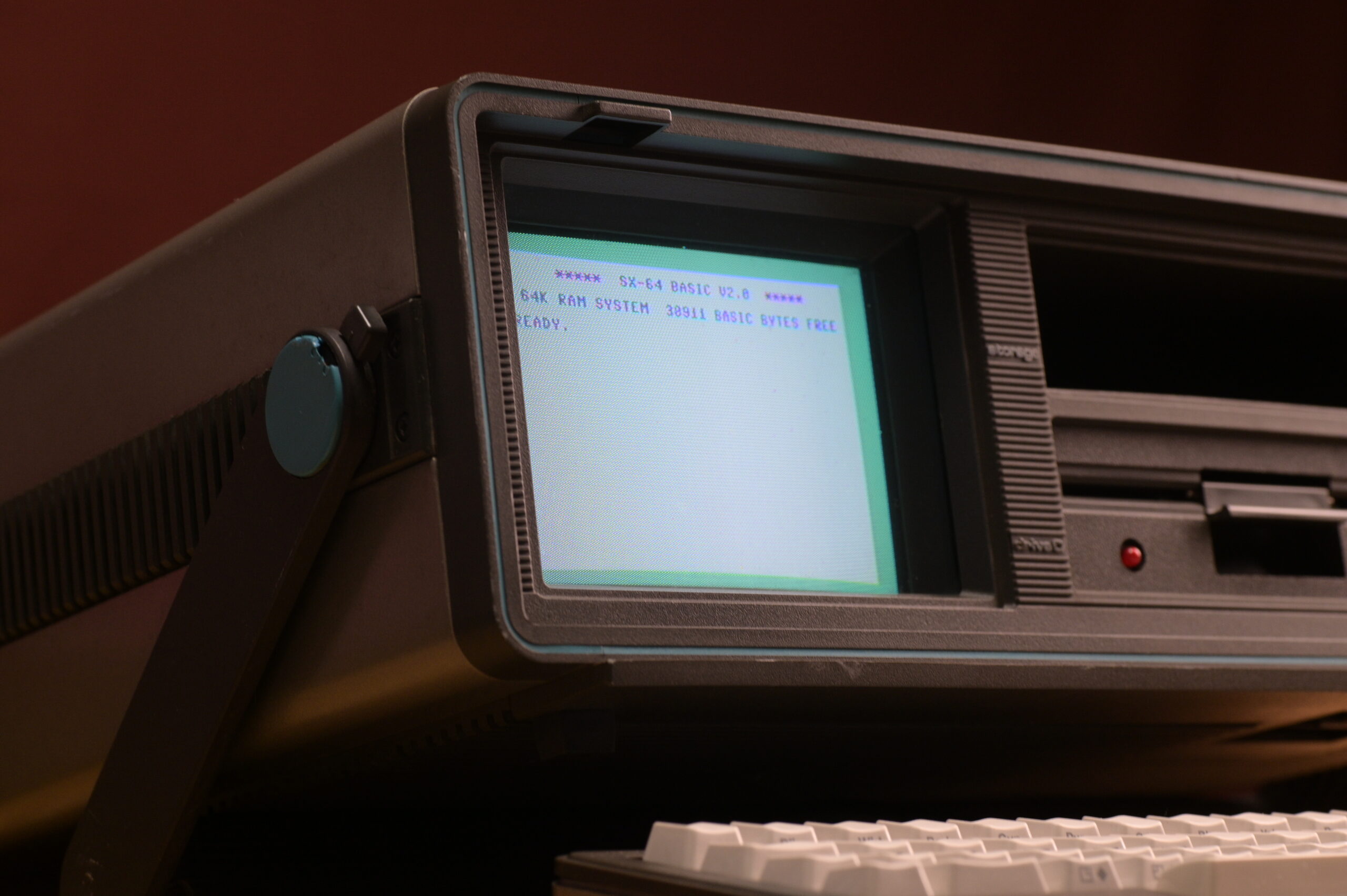 VLOG EP19 复活四十年前全球首款彩色便携电脑！然后上春山！